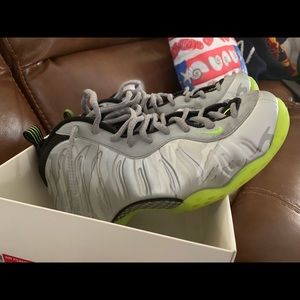 Nike Air Foamposite One PRM metallic silver